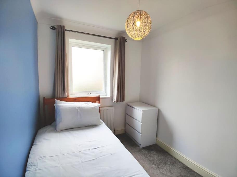 Apartment Cosy And Modern Two Bedroom Flat Near Heathrow *
