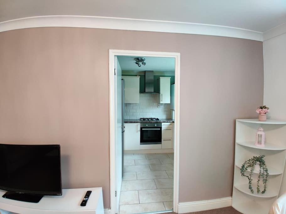Apartment Cosy And Modern Two Bedroom Flat Near Heathrow *